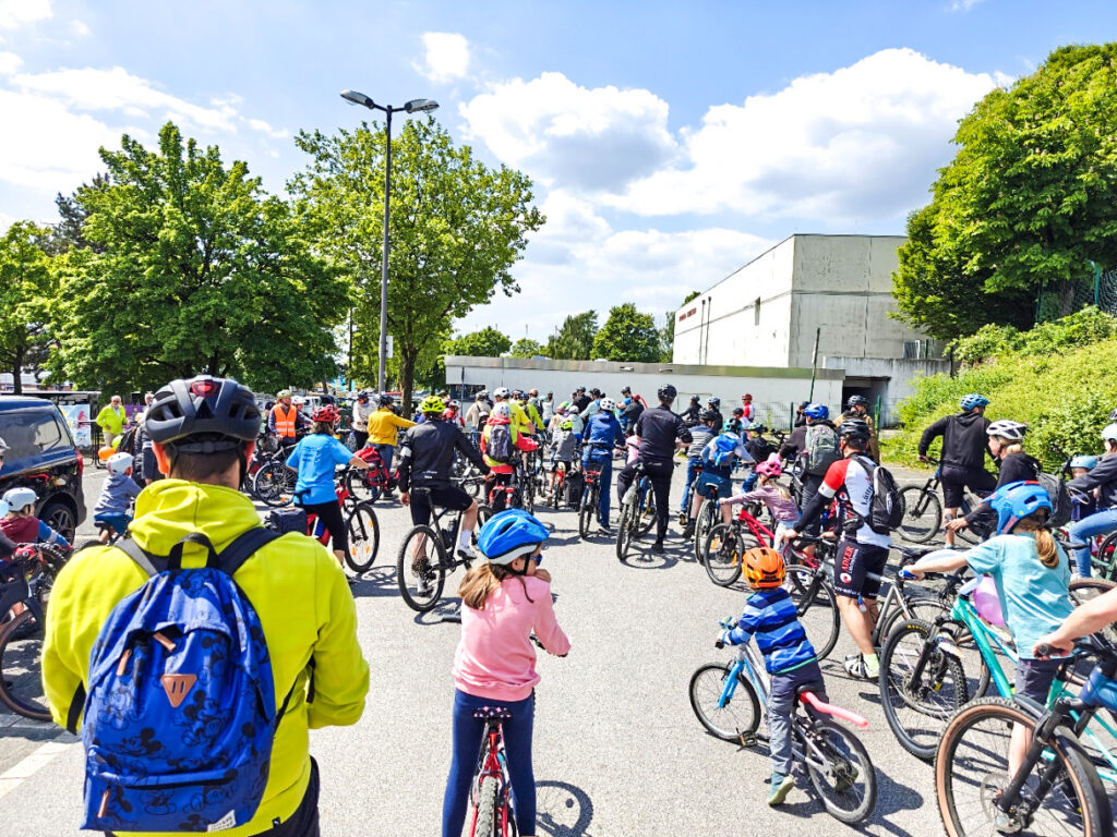 Radfahrende von hinten